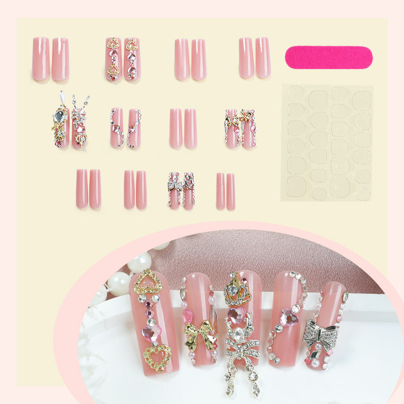 Dekoratives Press-On-Nagelkunstset mit glamourösen Schmuckakzenten Brehn