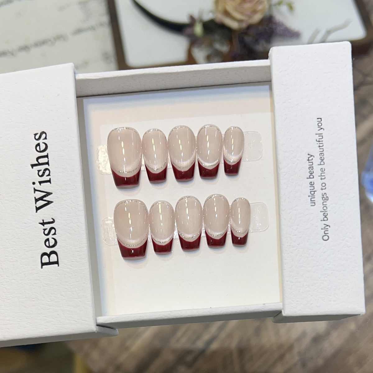 Künstlerisches Gel Press-On Nagelset mit eleganten französischen Spitzen Brehn