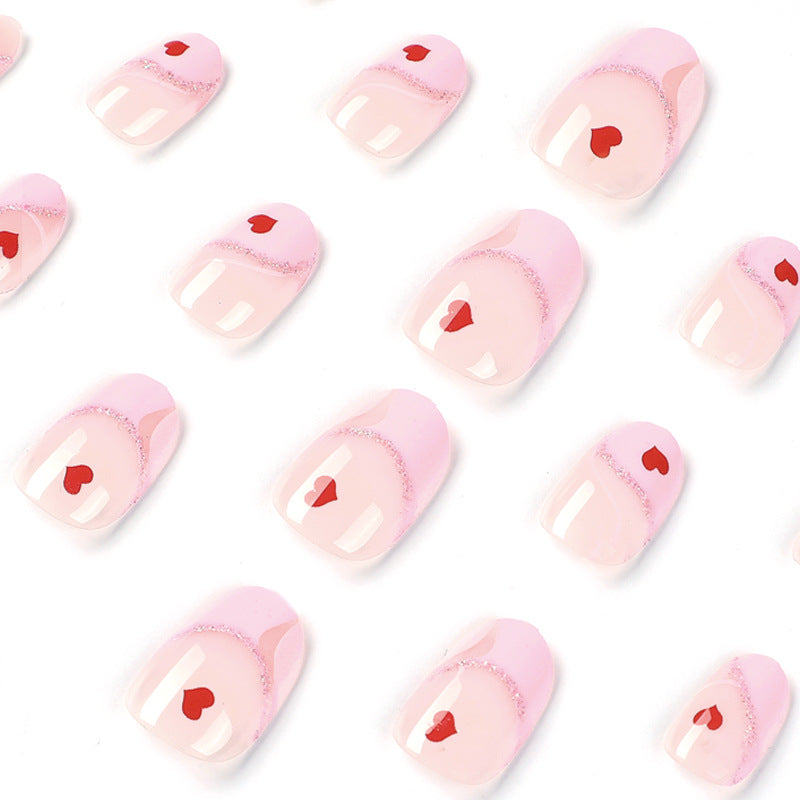 Kunstvolle Nagelverlängerungen mit Herzen-Motiv Brehn