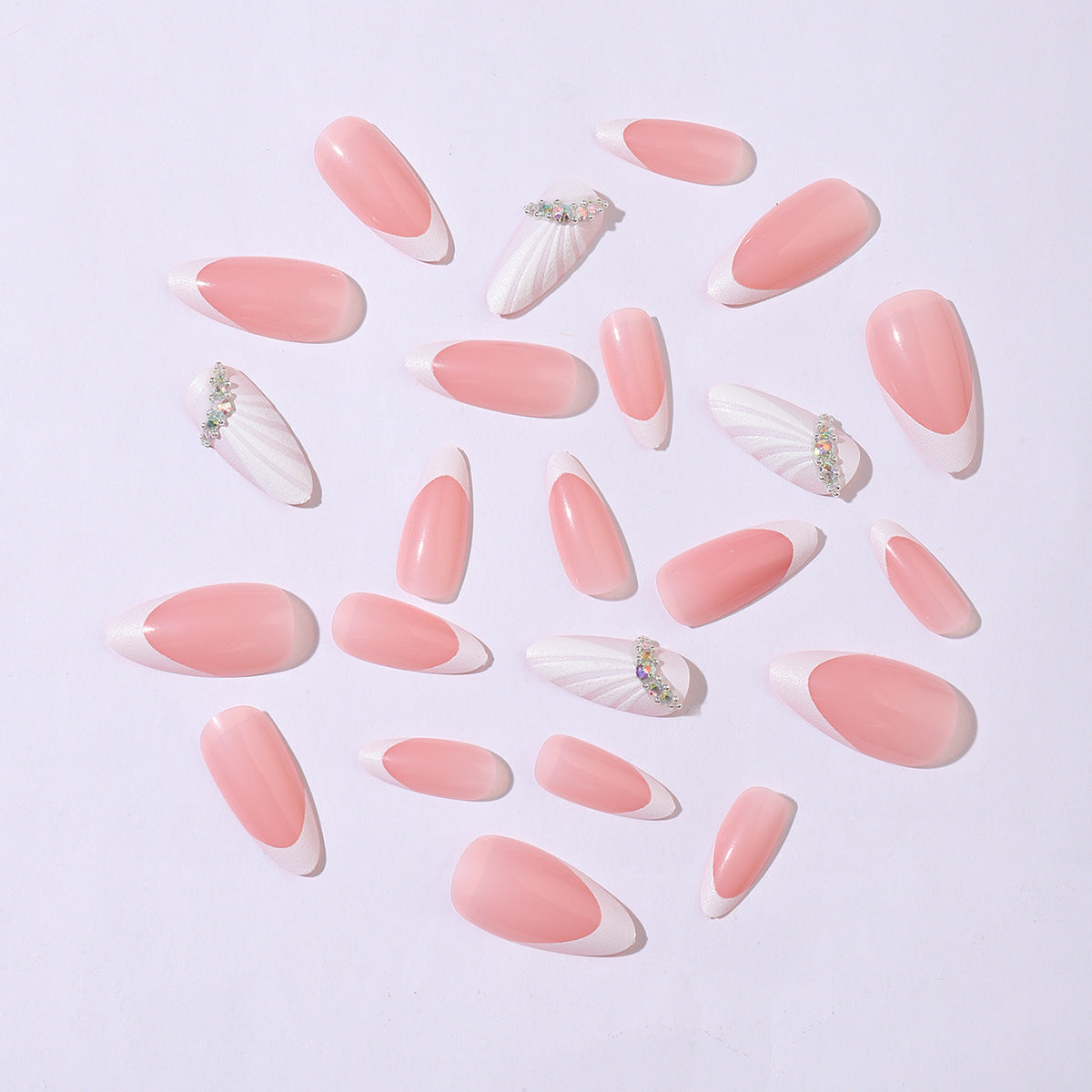 Künstliches Nagelset mit luxuriösen 3D-Verzierungen Brehn