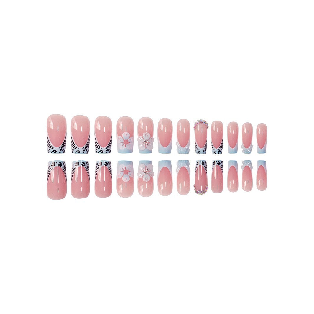 Dekoratives Floral Press-On Nagelkunst Set Brehn