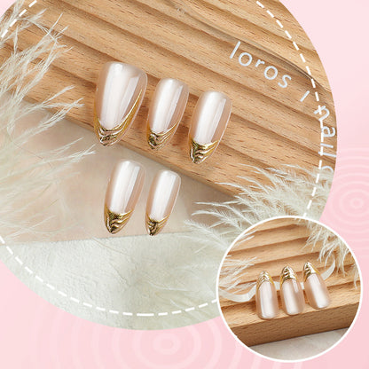 Elegante Goldakzent Druck-on-Nagelkunst Brehn