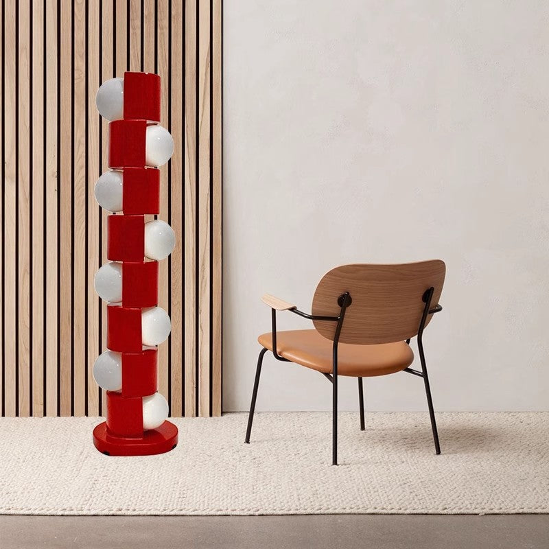 Skulpturale Stehleuchte mit elegantem Globusdesign