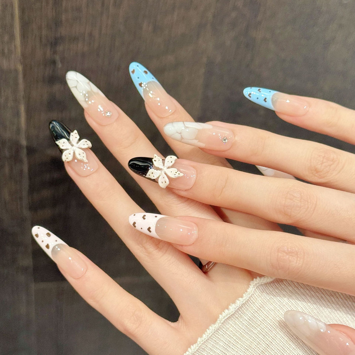 Dekorativer Charm Press-On Nail Art Set