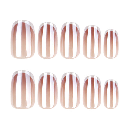 Kunstvolle Maniküre mit elegantem French-Tip Brehn