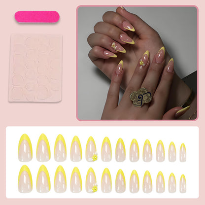 Kunstnagelset mit elegantem Farbverlauf und floralen Akzenten Brehn