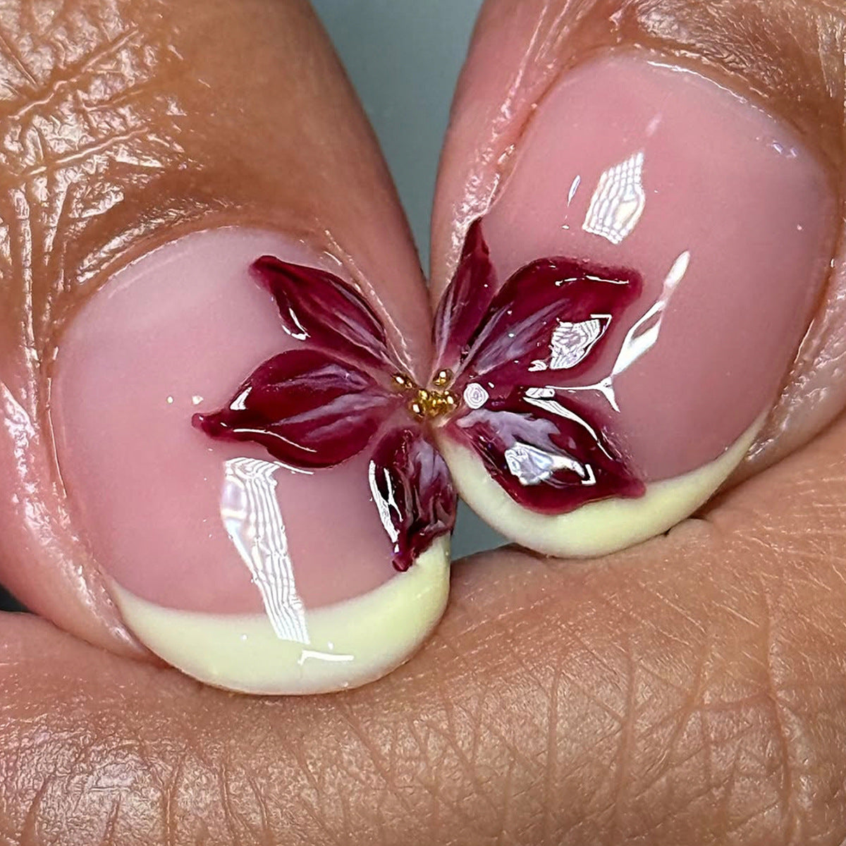 Kunstvolle Fingernägel mit Floralen Details Brehn