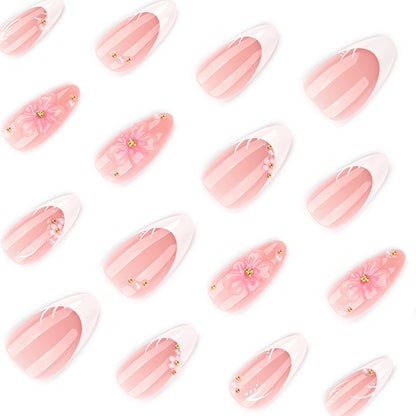 Kunstvolle Nagelkunst mit blütenverzierten Akzenten Brehn