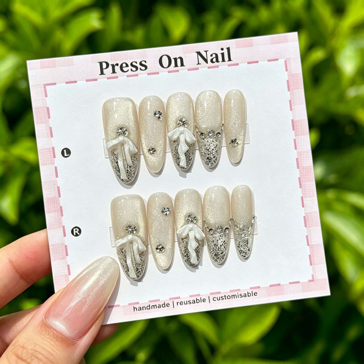Anpassbare florale Press-On Nagelkollektion