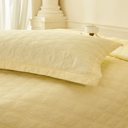 Gepatchtes Bettüberwurf-Set mit Rauten-Matelassé-Textur und maßgeschneidertem Saum