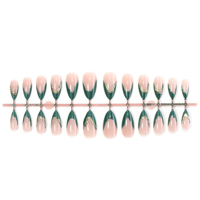 Kreatives Kunstnagelset mit Glitzer- und Spitzenakzenten Brehn