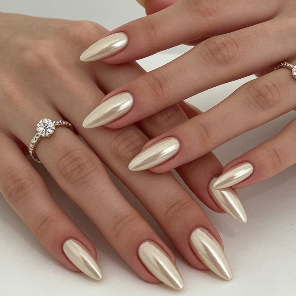 Premium Glänzende Mandel-förmige Nagelverlängerungen Brehn