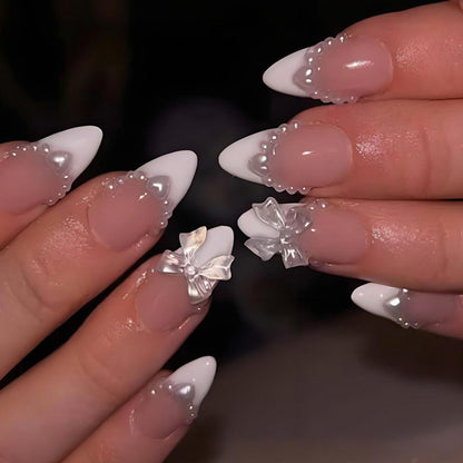 Kunstnagelset mit eleganten Spitzen und verspielten Schleifendetails Brehn