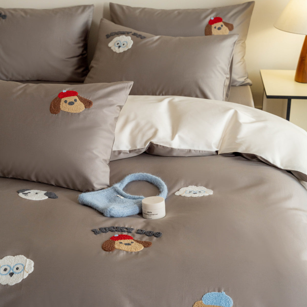 Bestickte Baumwollsatin Wendebettwäsche mit verspielter Patches Applikation