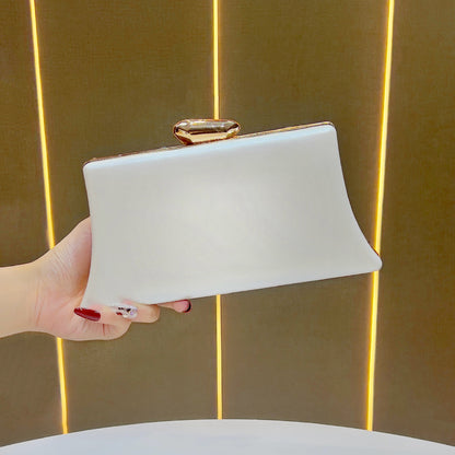 Elegante metallische Abendtasche