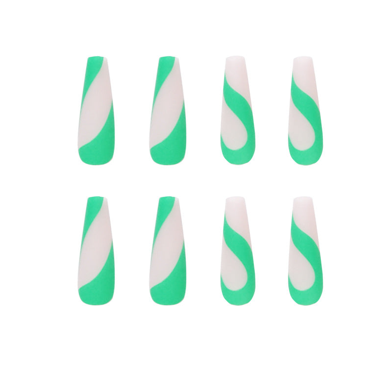 Kunstvolle Nailart mit modernem French-Tip und bunten Akzenten Brehn