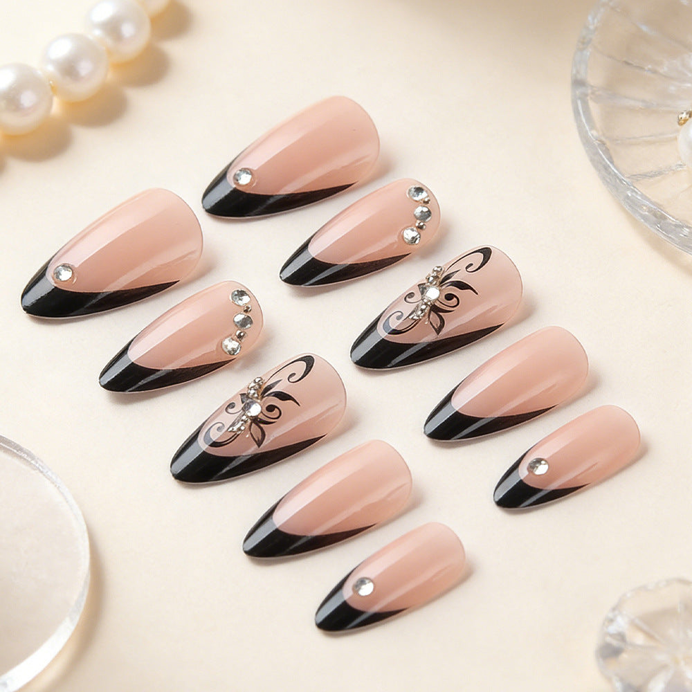 Elegante skulptierte Stiletto Press-On Nägel Brehn