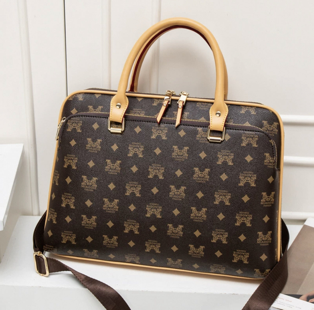 Elegante Laptop-Tasche Im Luxuriösen Krokodil-Look Brehn