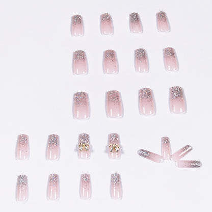 Kunstvolle Nagelverlängerungen mit Glitzer und Verzierung Brehn