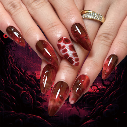 Kunstvolle Stiletto-Nägel im trendigen Design Brehn
