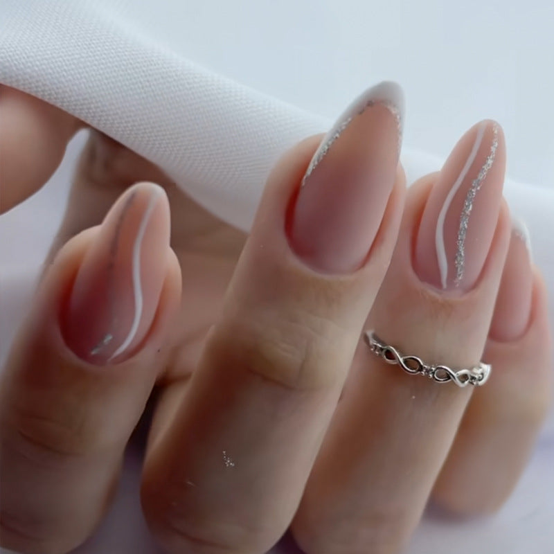 Elegante Stiletto Press-On Nagelkunst mit Strass-Akzenten Brehn