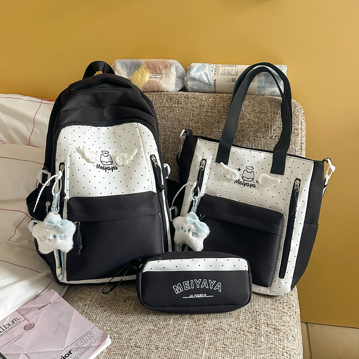 Stylischer gepunkteter Rucksack mit dekorativen Akzenten Brehn