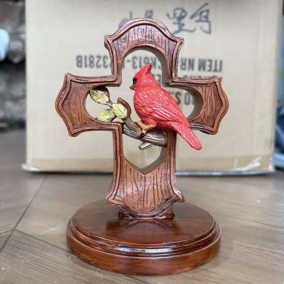 Dekorative Kreuzfigur mit Kardinal Brehn