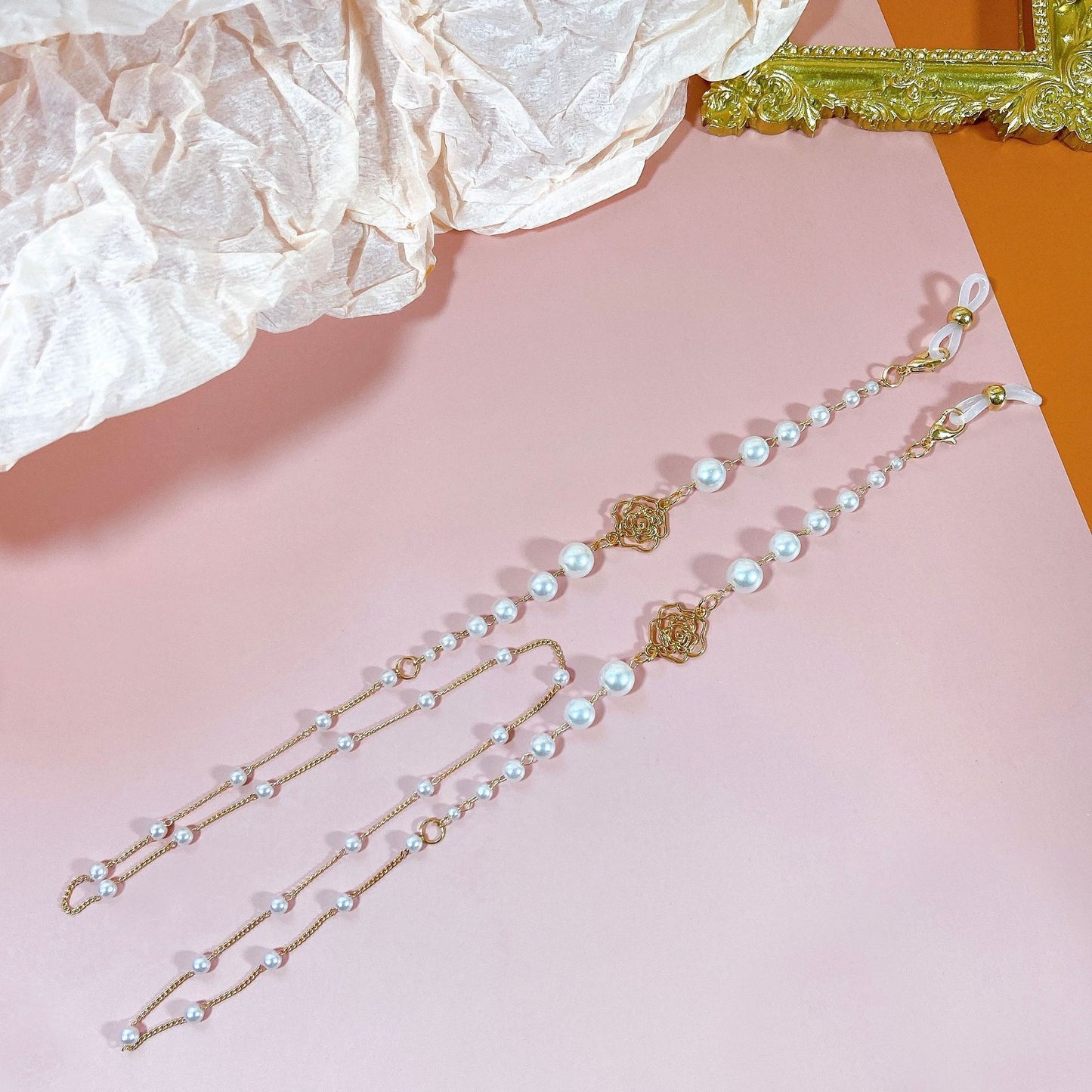Glitzernde Brillenhalterkette mit Perlen und Floralen Anhängern Brehn