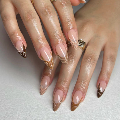 Kunstvolle Stiletto-Nägel mit elegantem Farbverlauf und Glitzerakzenten Brehn
