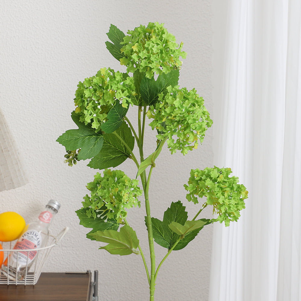 Künstlicher Hydrangeazweig mit lebhaften Blüten und detailreichen Blättern Brehn