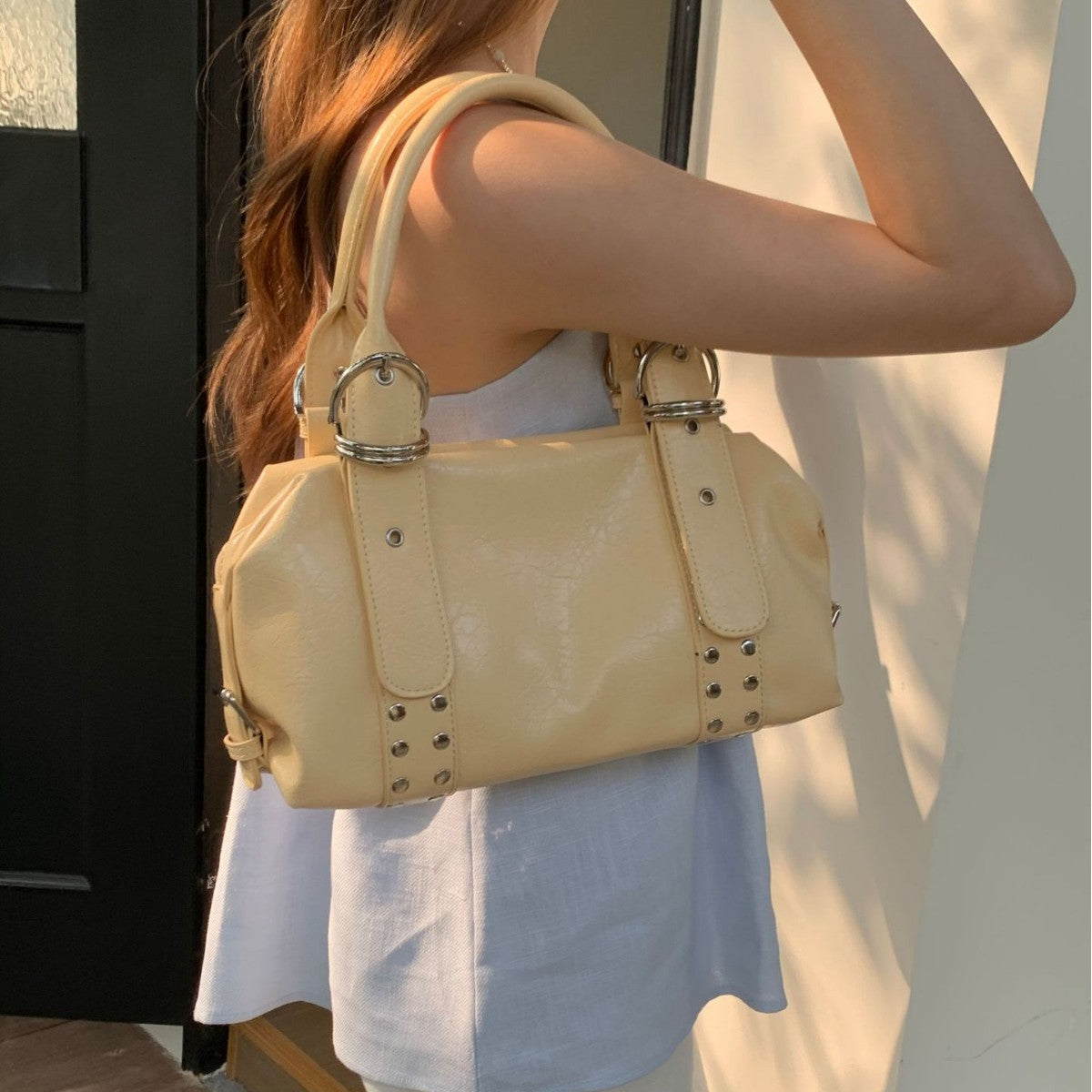 Dekorativer Nieten Handtasche