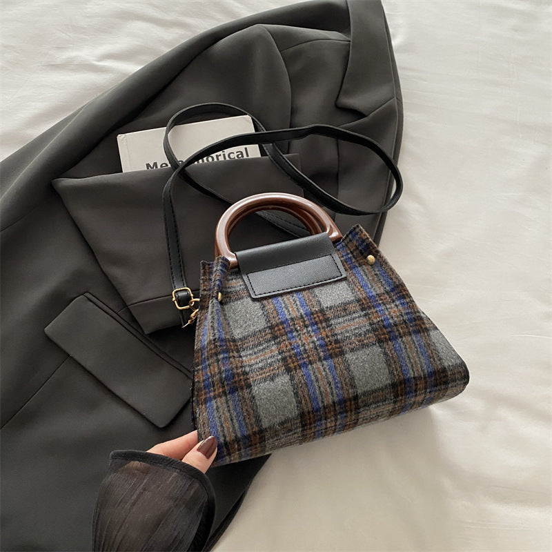 Karo Strukturierte Mini-Handtasche Brehn