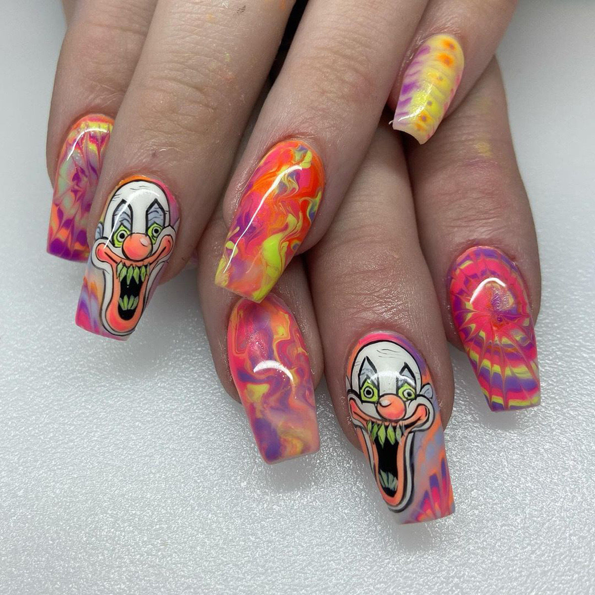 Kreatives Kunstnagelset mit Clownsmotiv Brehn