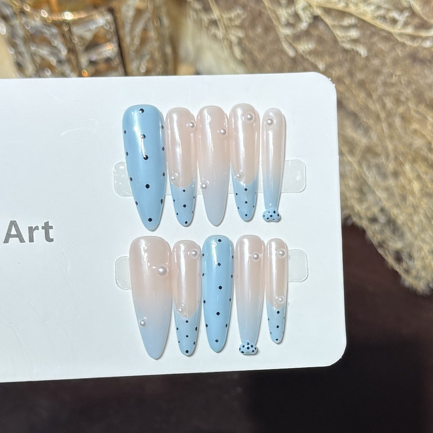Dekorative Press-On Nagelset mit einzigartigem Punktdesign Brehn