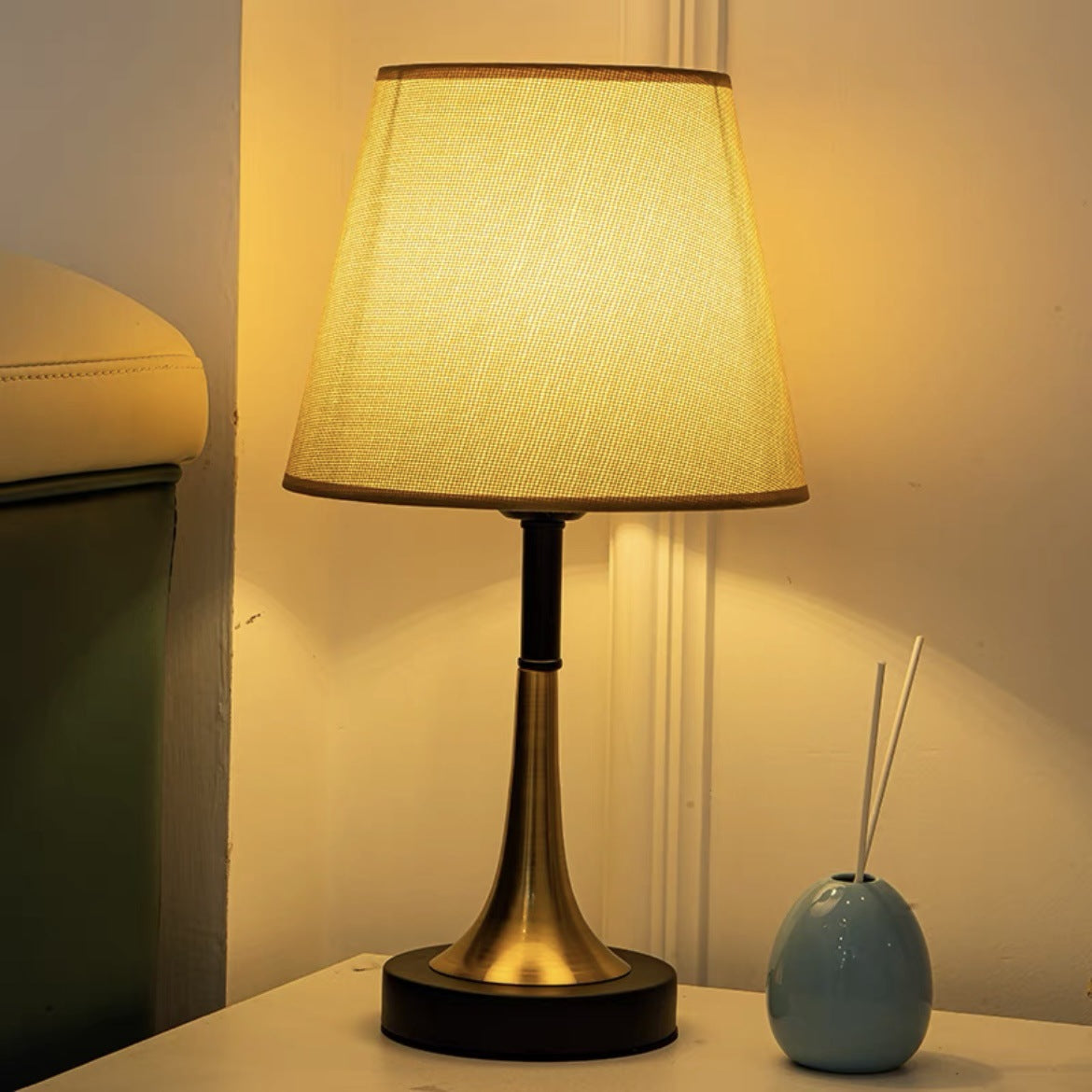 Moderne rustikale Tischlampe