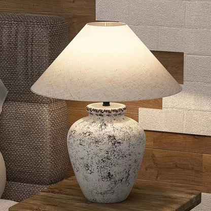 Dekorative Tischlampe mit einzigartigem Keramikfuß