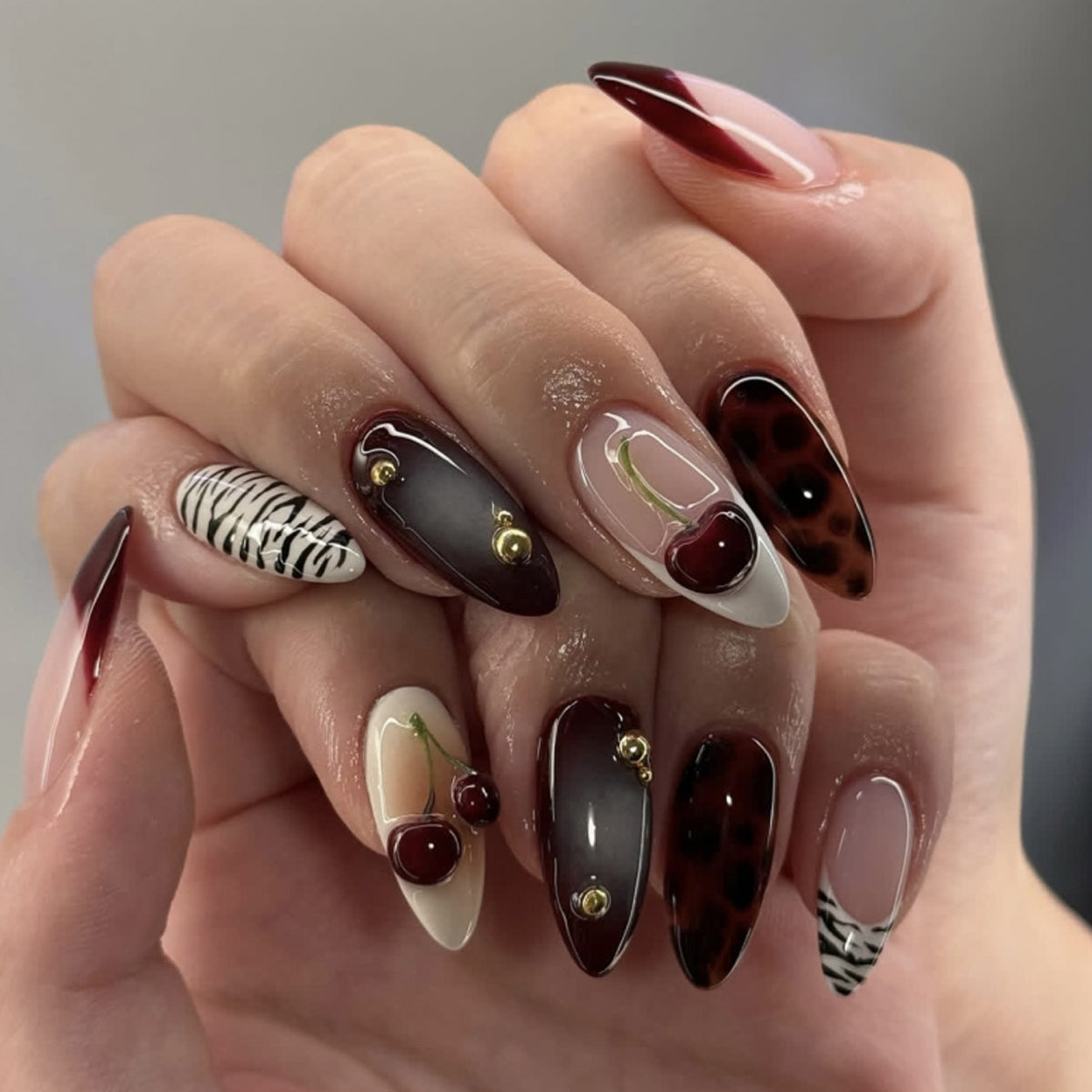 Elegante Kunstnägel mit floralen Akzenten Brehn