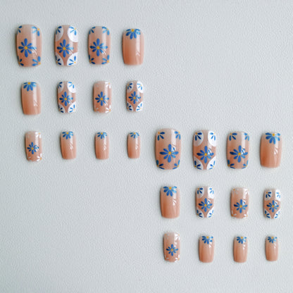 Florales Acryl-Nagelkunst-Design