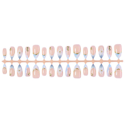 Kunstnagelset mit eleganten Blüten- und Goldakzenten Brehn