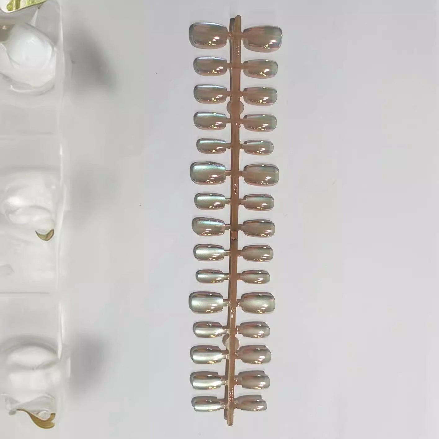 Iridescent Press-On Nail Tips Brehn