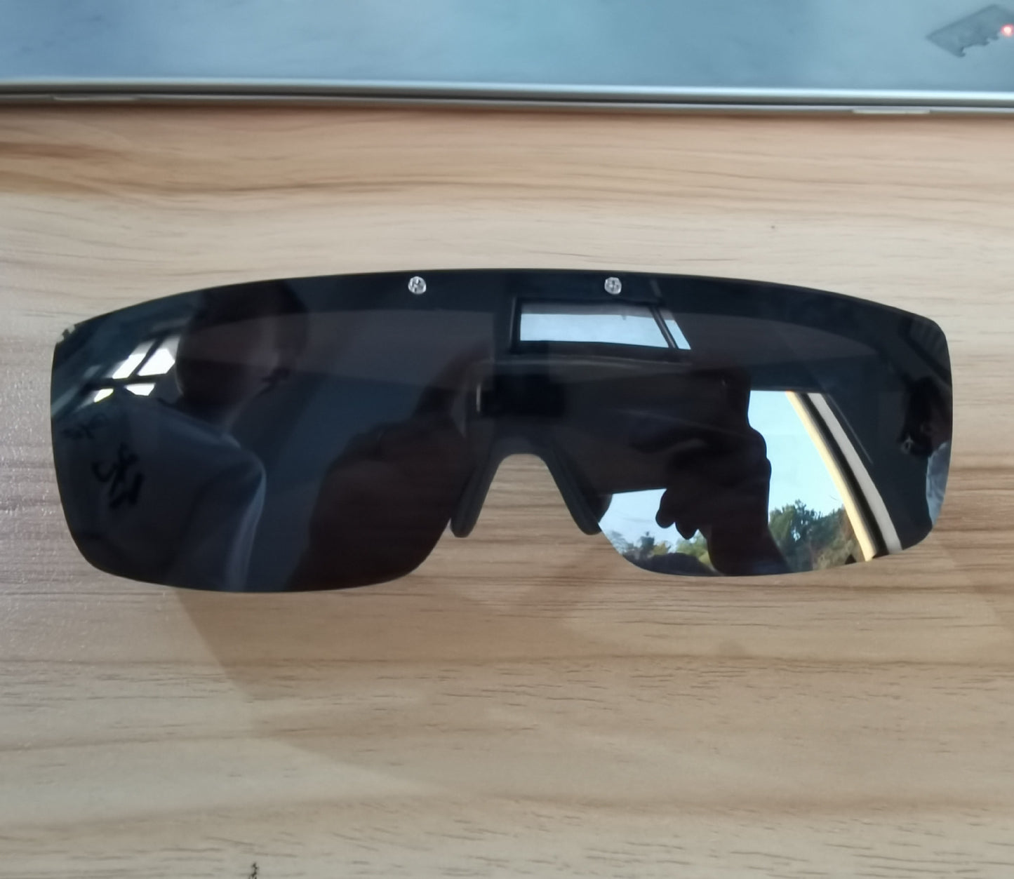 Sleek Shield Sonnenbrille Brehn