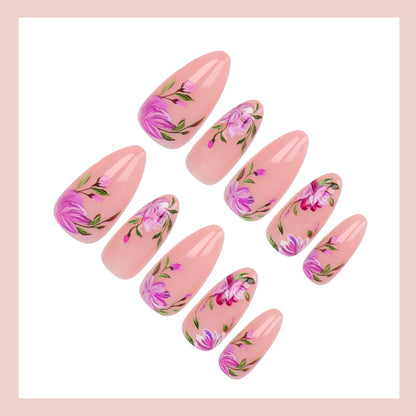 Kunstnagelset mit stylischen floralem Design Brehn