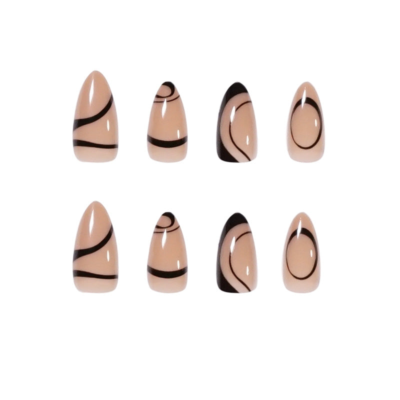 Kunstvolle Stiletto-Nägel mit geometrischen Akzenten Brehn