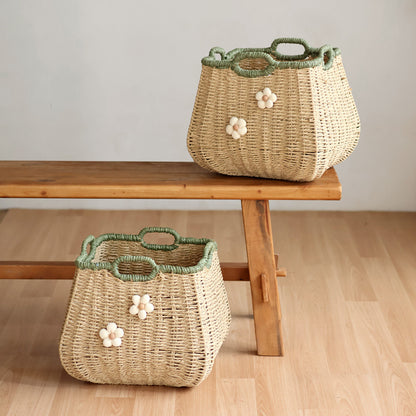 Handgefertigter Korb mit Blumenapplikation Brehn