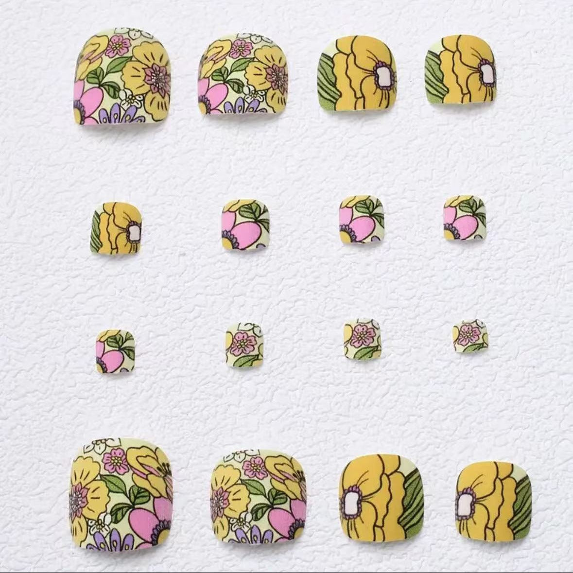 Kunstnagel-Set mit buntem Blumendesign Brehn