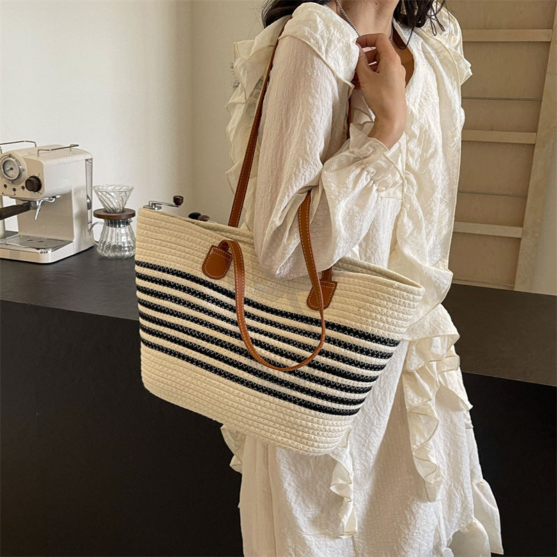 Stylische gestreifte Strandtasche Brehn