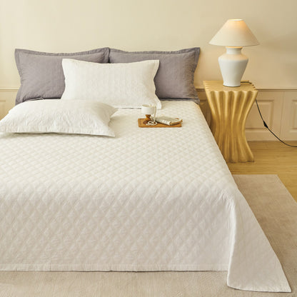 Gepatchtes Bettüberwurf-Set mit Rauten-Matelassé-Textur und maßgeschneidertem Saum