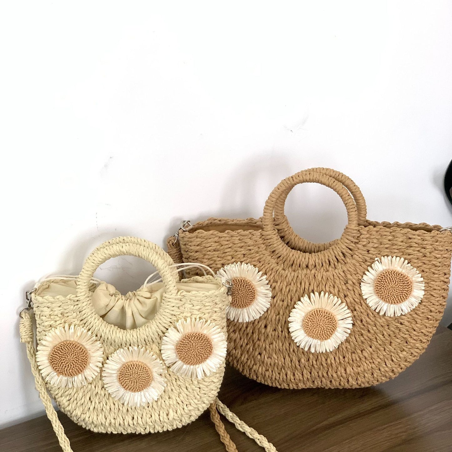 Handtasche Aus Naturmaterial mit Floralen Akzenten Brehn