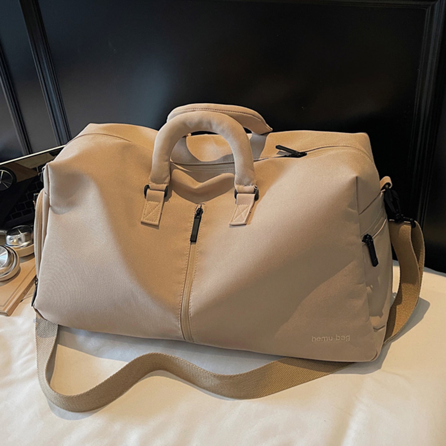 Moderne Reisetasche mit Vielseitigen Trageoptionen Brehn