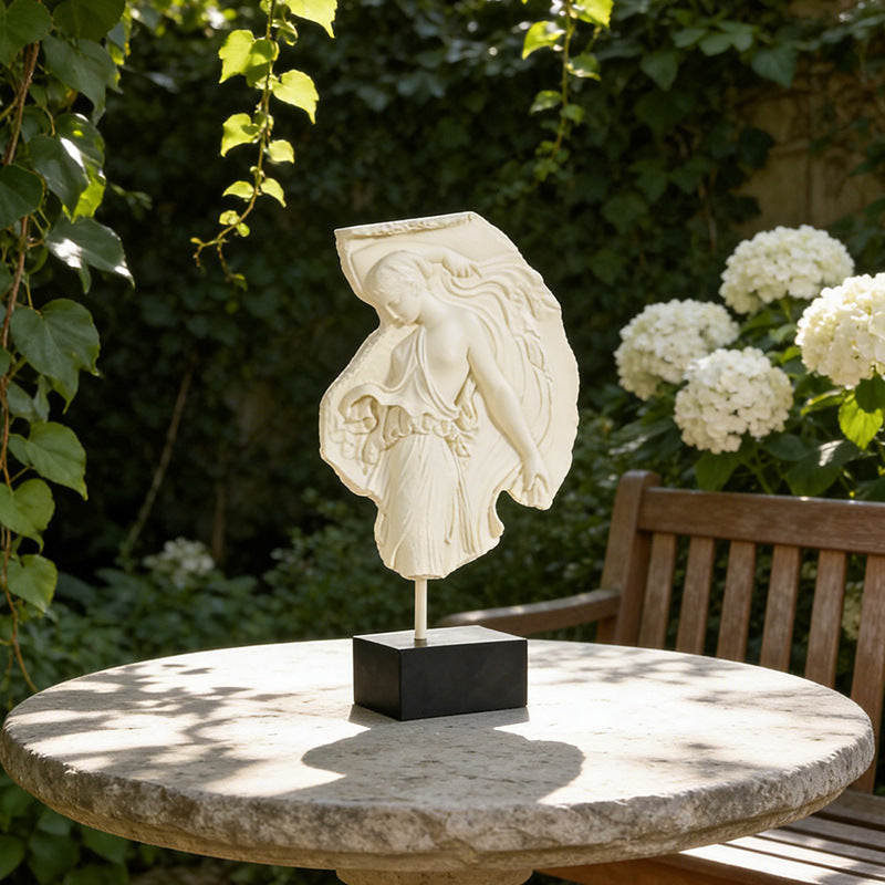 Elegante Reliefskulptur